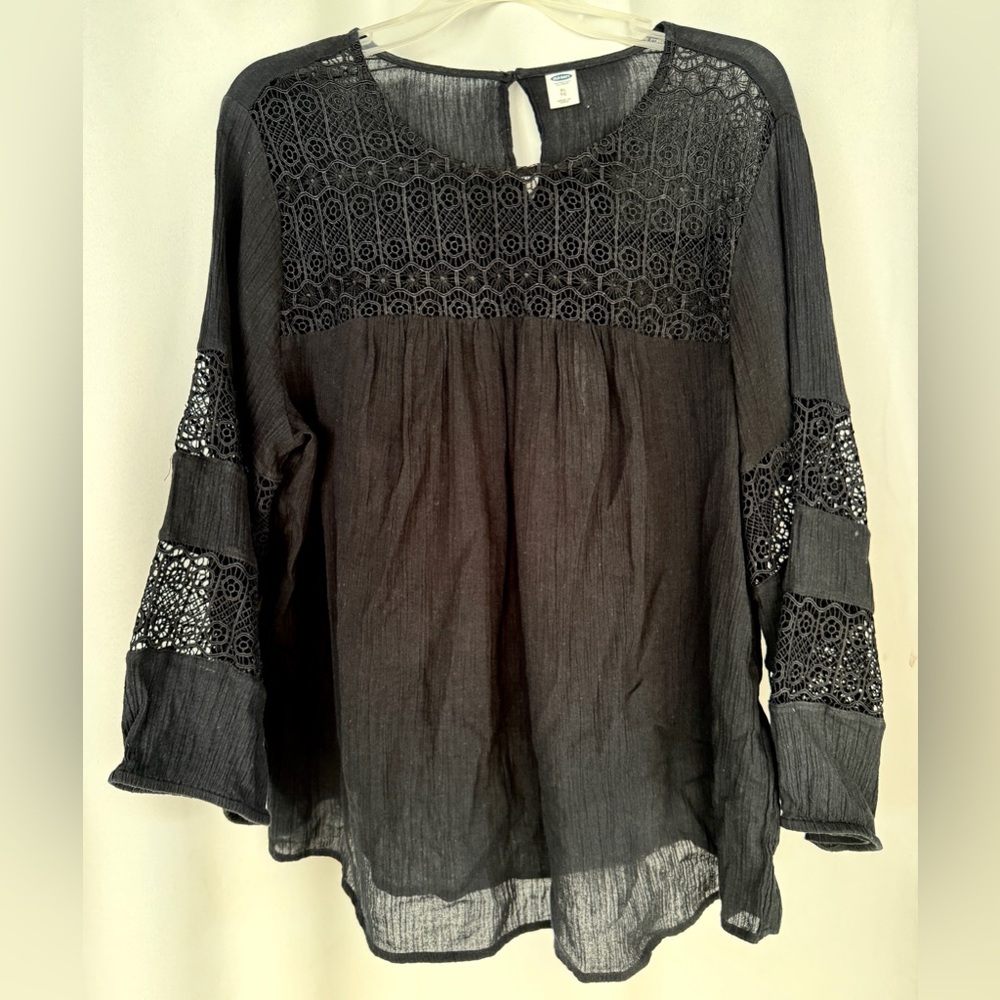 Blouse w/lace detail